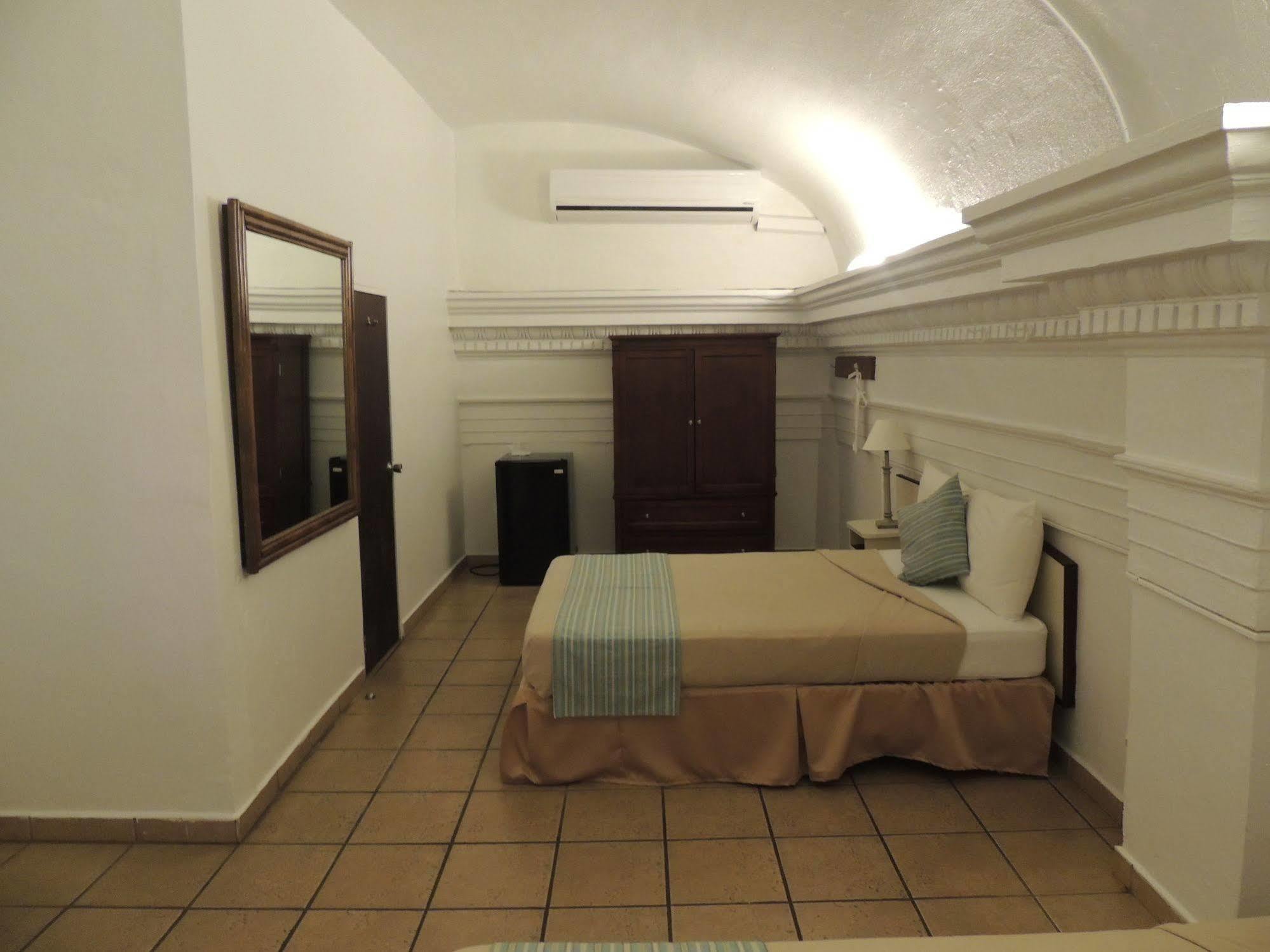 Hotel Colonial Майягес Екстер'єр фото